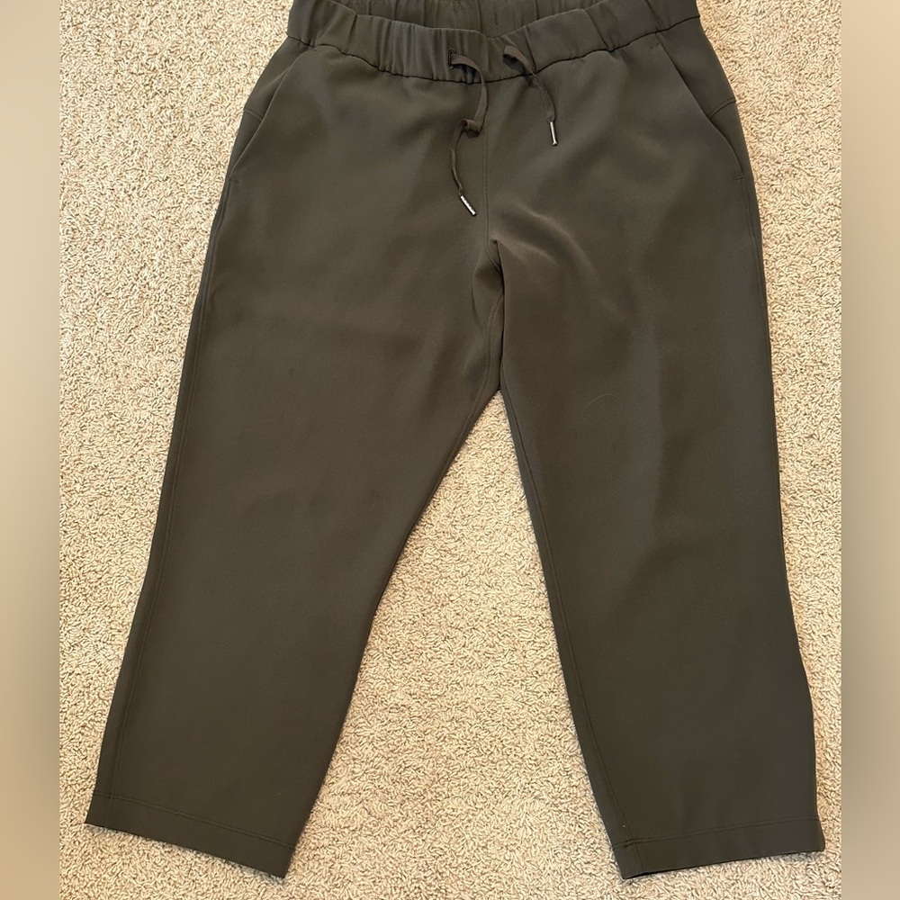 Lululemon size 10 on the fly 7/8 pant woven EUC